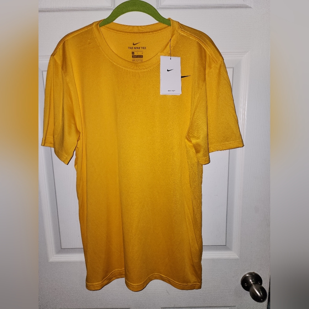 123. Men's Yellow Nike Training Dri Fit  Tee/Size M